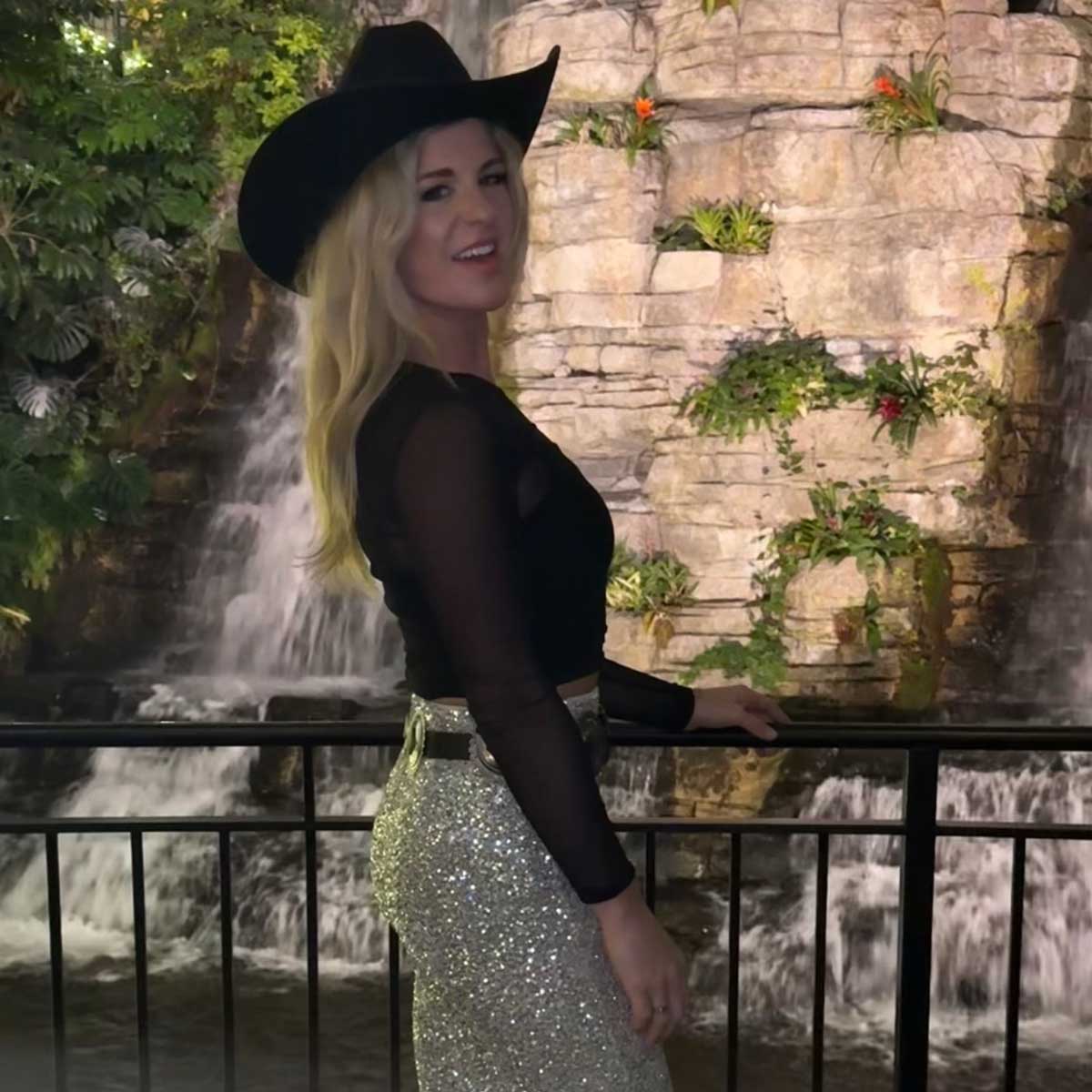 Kinsey-1200×1200 Kinsey Rose