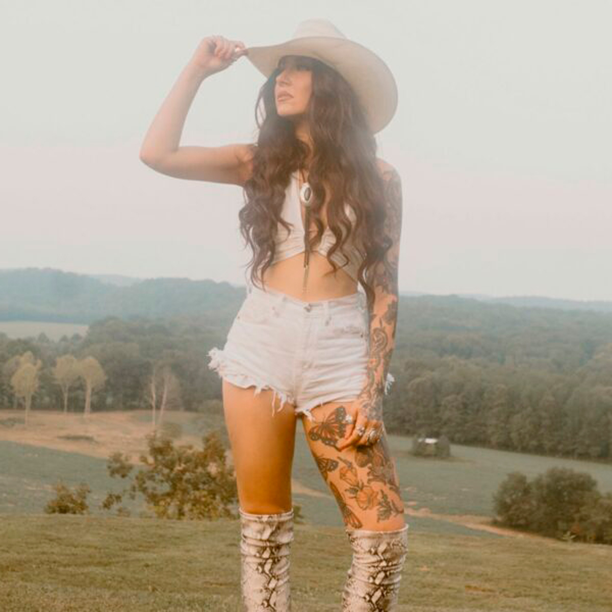 Sheyna-Gee-1200×1200 Sheyna Gee